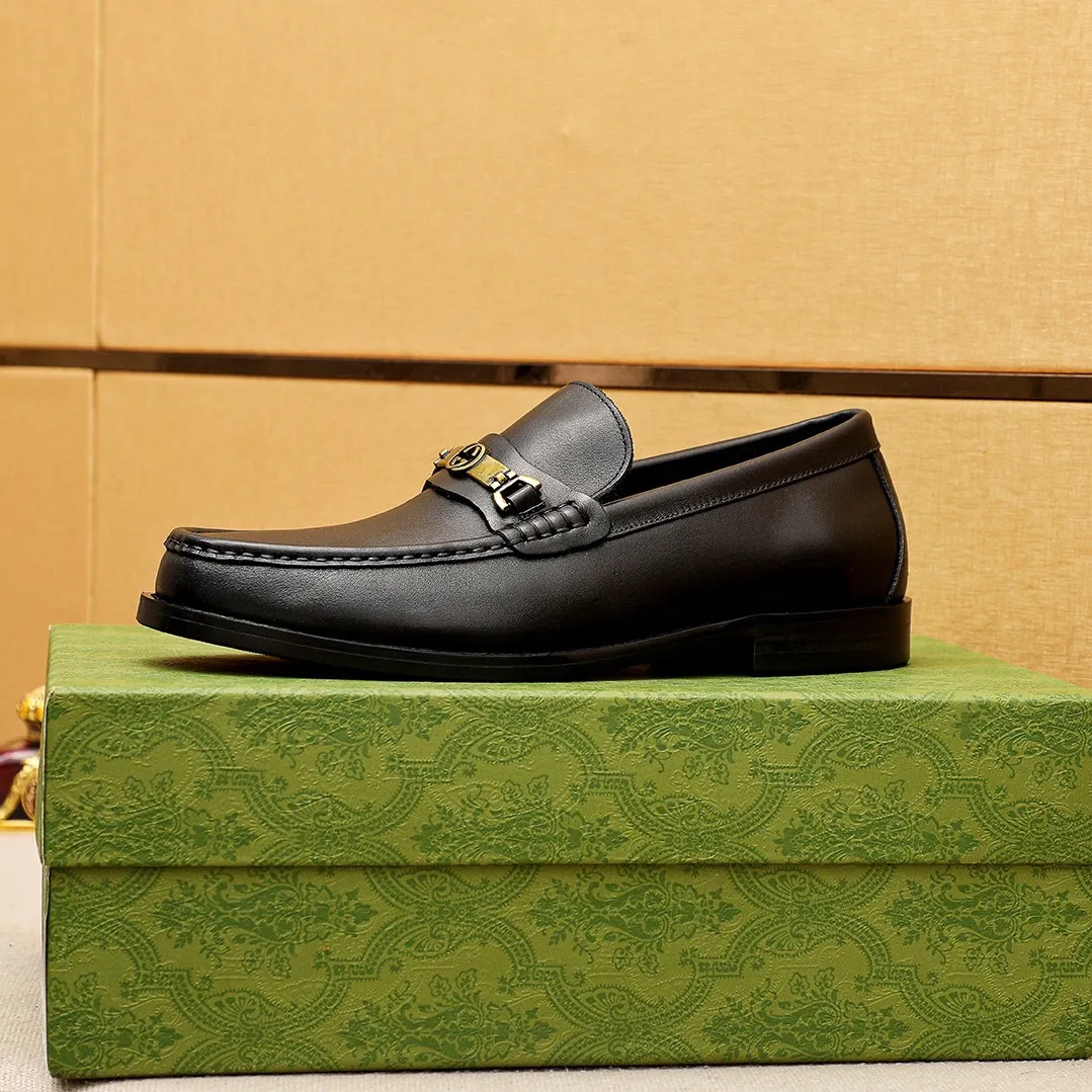 Men's shoes 💰460 💐 Product trademark: GUCCI "Gucci" casual leather shoes Regular size: 38-44 (45🉑️customized) Product materials: Selected imported first-layer calfskin upper + luxury hardware buckle, imported water-dyed cowhide leather lining. Strong three-dimensional visual effect, original combination outsole Color: 3⃣️colors available